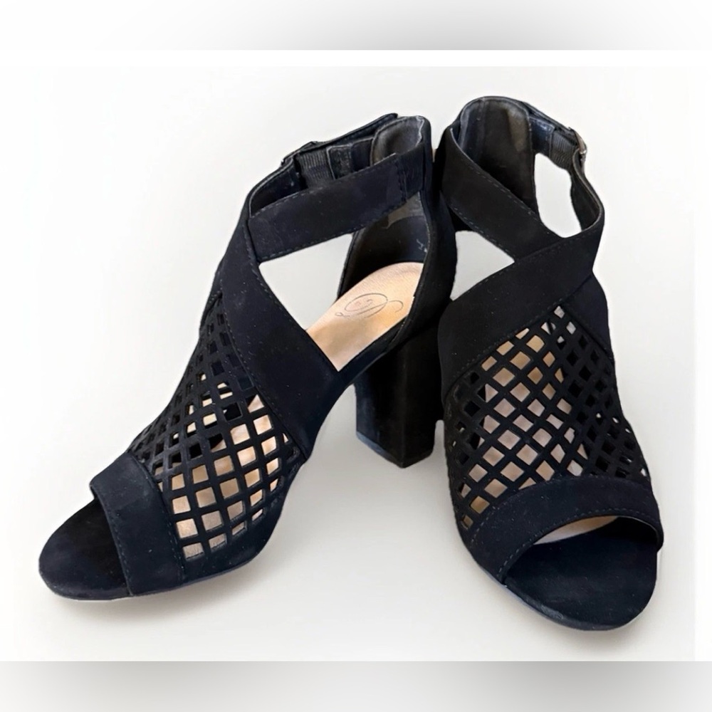My Delicious Beehive Black Cutout Criss-Cross Block Heel Sandals Size 5.5